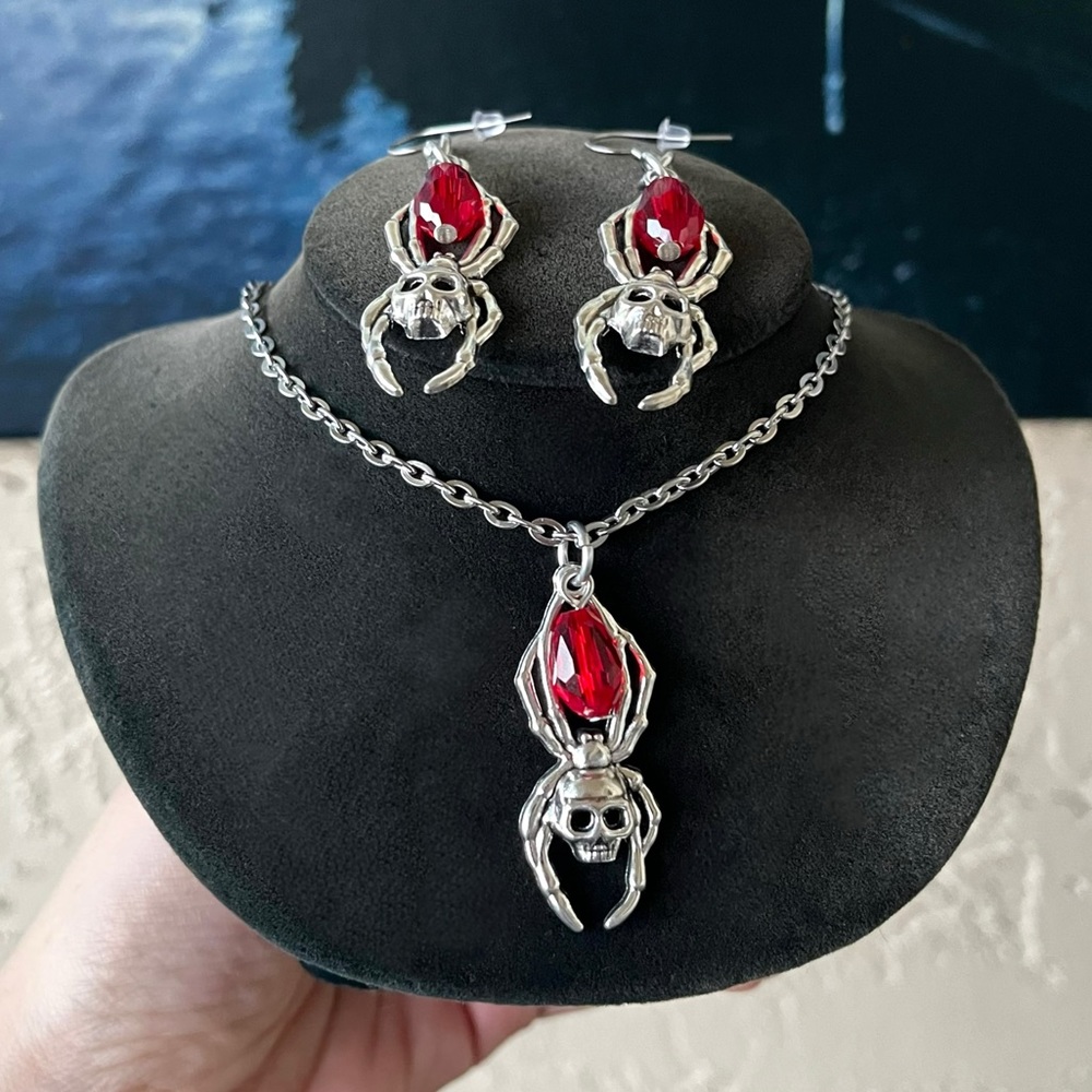 skull spider SET with dangly red stones ( necklace + matching earrings ) goth